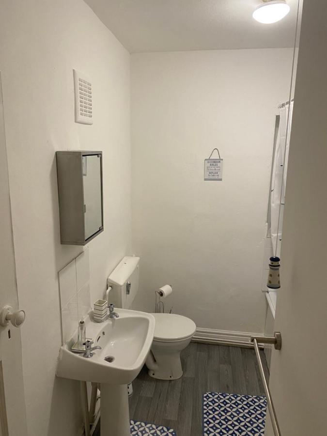Spacious 2 Bed Apartment, Close To Village Shops Κάρντιφ Εξωτερικό φωτογραφία