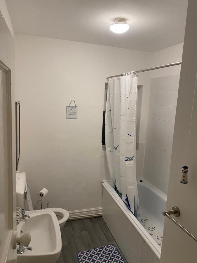 Spacious 2 Bed Apartment, Close To Village Shops Κάρντιφ Εξωτερικό φωτογραφία