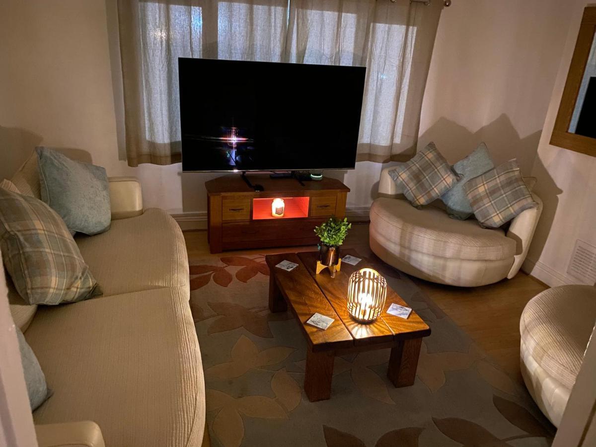 Spacious 2 Bed Apartment, Close To Village Shops Κάρντιφ Εξωτερικό φωτογραφία