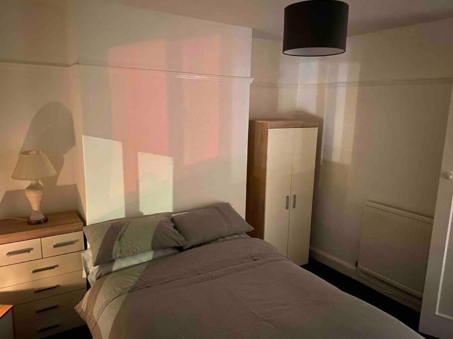 Spacious 2 Bed Apartment, Close To Village Shops Κάρντιφ Εξωτερικό φωτογραφία